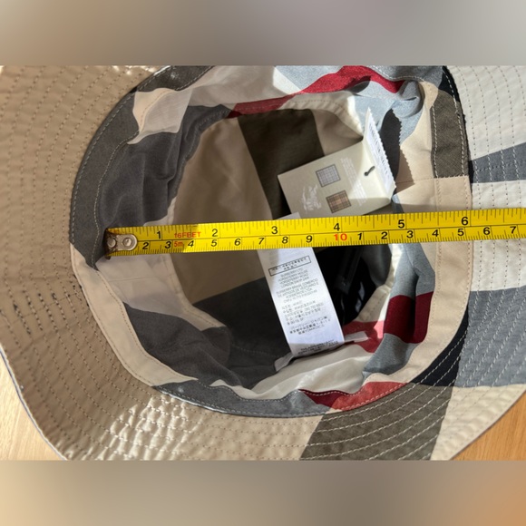 NWT Burberry baby hat, size XS - Picture 7 of 7